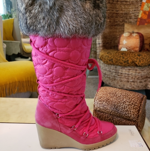 Coach Fur Boot and Purse set (Fuschia Pink) - Picture 3 of 4